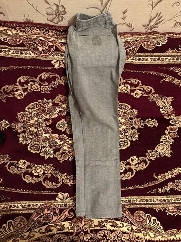 Köynəklər: Boz rəngdə dar kəsimli şalvar/pantolon. - Material: nazik, yumşaq