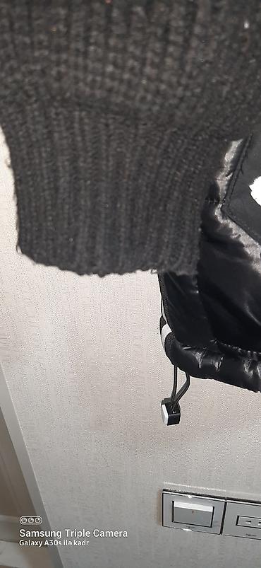 qaqa geyimi: Gəncə şəhərində böyük bədən qadınlar üçün qara rəngli oversize qış — 10
