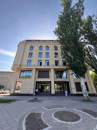 Коммерциялык мүлк: Коммерческое помещение 1700 м² в «золотом квадрате» Бишкека Локация — 2