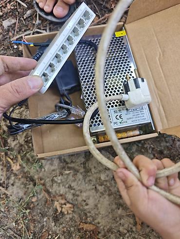 Комплект для слаботочной сети: 8-портовый Ethernet-коммутатор и блок