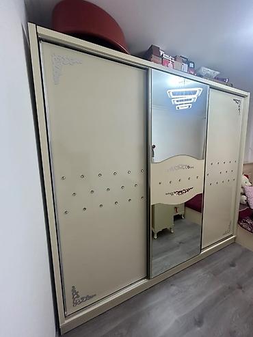 Dolab satılır – 170₼ Ünvan: Nizami - Sürgülü qapılı geyim dolabı - lalafo.az -da Dolab satılır – 170₼ Ünvan: Nizami - Sürgülü qapılı geyim dolabı -