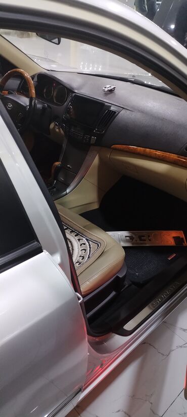 Hyundai: Hyundai Sonata – gümüşü rəngdə sedan. Texniki xüsusiyyət və — 8