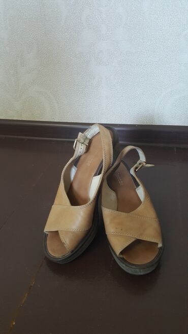 босаножки на каблуках in Кыргызстан | САПОГИ: Босаножки натуральная кожа бренд Soft Breeze отличном состояние