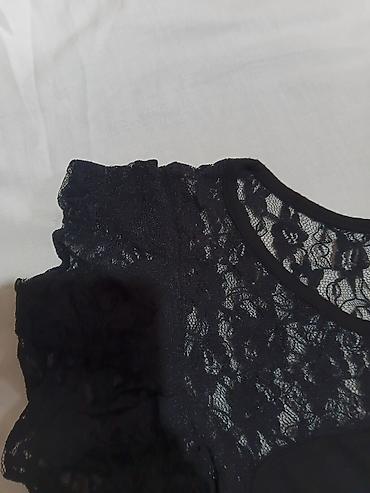 torba givenchy: Elegantna ženska kombinacija: crna čipkana bluza + suknja u — 3