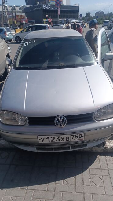 машина ист: Volkswagen Golf: 1998 г., 1.6 л, Автомат, Бензин, Седан