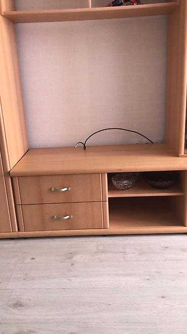 study table: Гостиная стенка из ЛДСП в светло-буковом оттенке с металлической — 3