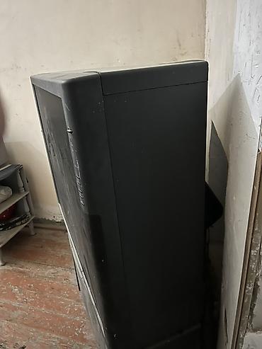 120 ekran: Sony arxa proyeksiya televizoru - Ekran: təxmini 50–60 düym geniş — 2