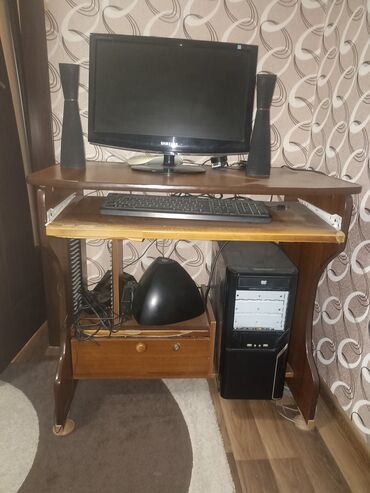kompyuter stolu: Masasi ile birlikdə satilir
kompüter isleyir