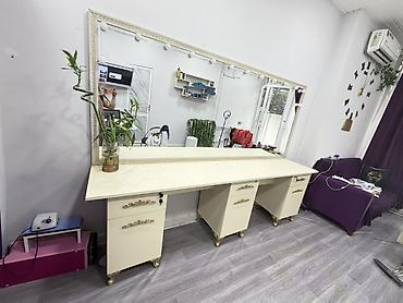 Geniş salon üçün makiyaj/saç ustası masasının dəsti - Böyük divar