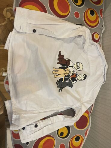 Köynəklər: Rubashkalar,ag ve mavi, next ve dolce,3-5 yasha,heresi 10 m.Dolce — 2