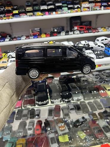 İncəsənət və kolleksiyalar: Mercedes‑Benz V‑Class L V260L metal kolleksiya modeli - Miqyas — 3