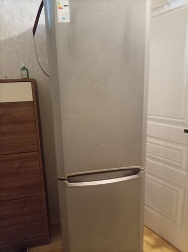 Техника для напитков: 2 двери Indesit Холодильник Продажа, цвет - Серебристый