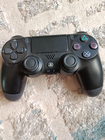 dualshock 4 original: Sony PlayStation 4 Slim с двумя беспроводными геймпадами DualShock 4 — 4