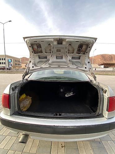 аудио техника: Audi 80: 1992 г., 2 л, Механика, Бензин, Седан — 5