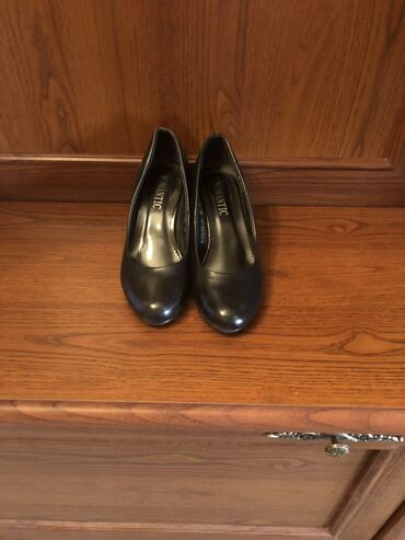 туфли замшевые на высоком каблуке: Туфли 36, цвет - Черный