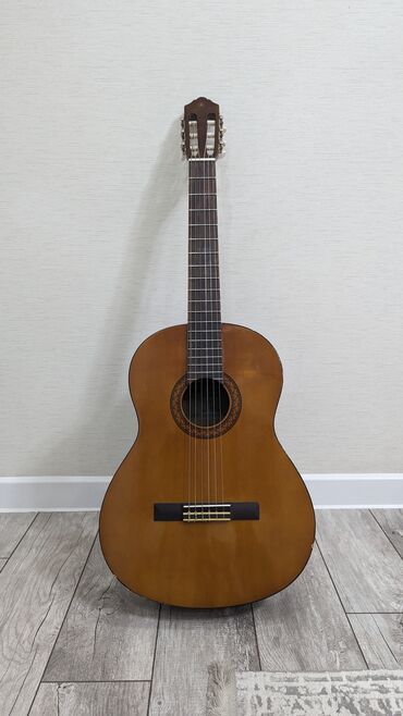 Гитары: Продается оригинальная классическая гитара Yamaha C40, прекрасно
