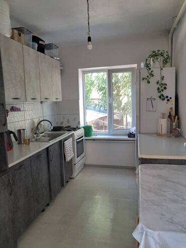 Продажа комнат: Продаётся тёплый и уютный дом! Участок — 10 соток, территория ровная и — 5