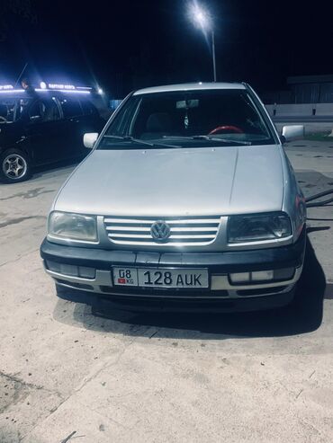 купить чехлы на гольф 4: Volkswagen Vento: 1992 г., 1.8 л, Механика, Бензин, Седан