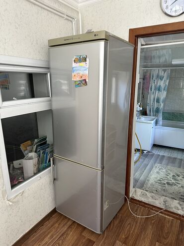 Холодильники: Холодильник LG, Б/у, Двухкамерный, 90 * 1800 *
