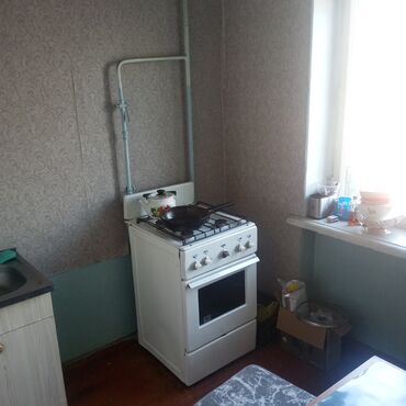 квартира откоруп берем: 1 бөлмө, 30 кв. м, 3 кабат, Эски ремонт