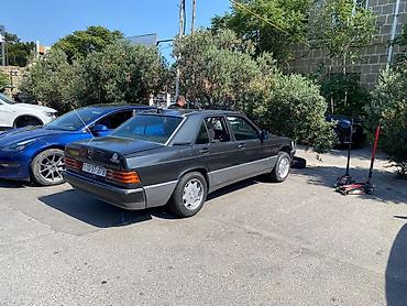 190 buferi: Mercedes-Benz 190 (W201): 1.8 l | 1992 il Sedan — 9