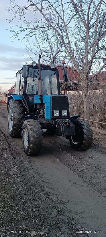 Traktorlar: Belarus MTZ traktoru - Güclü dörd silindrli dizel mühərrik - Ön və — 12