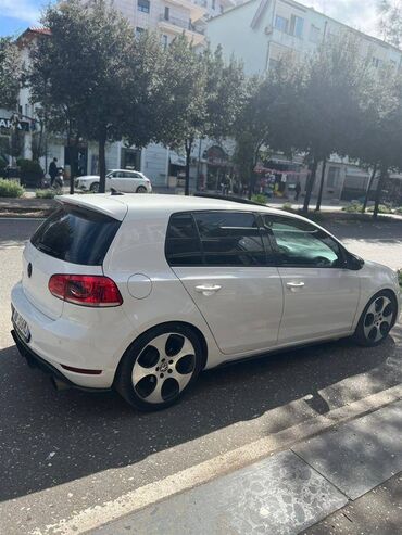 Volkswagen Golf: 1.4 l | 2011 year Hatchback