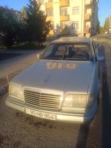 Mercedes-Benz: Mercedes-Benz E 220: 2.2 l | 1995 il Sedan — 8