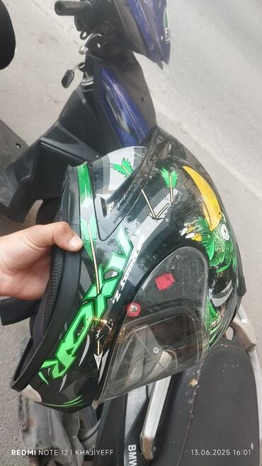 vizor: Motopark və ya digər motosiklet fəaliyyətləri üçün nəzərdə tutulmuş