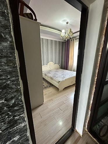 4 комнатная квартира: 3 комнаты, 57 м², 107 серия, 3 этаж, Косметический ремонт — 5