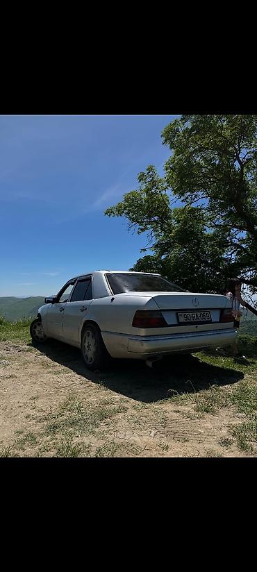 Mercedes-Benz: Mercedes-Benz E-Class W124 sedan - Korpus: 4 qapılı sedan, gümüş rəng — 4