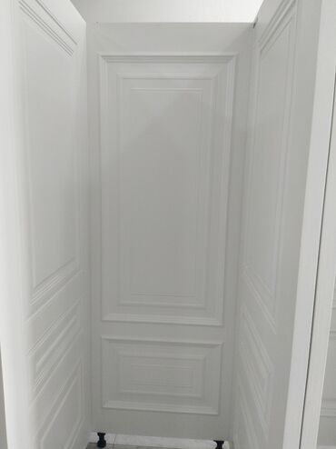 hamam qapları: Divar paneli müasir interyerlər üçün nəzərdə tutulmuşdur. Bu ağ rəngli