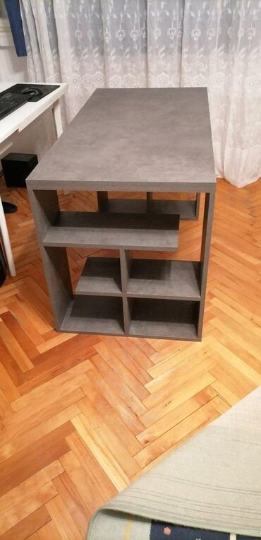 Stolovi: Radni Sto 46 Materijal: Radni sto se izrađuje od univera debljine 18 — 4