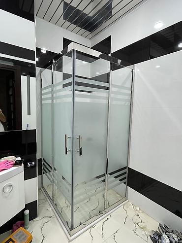 Duş kabinaları, arakəsmələr: Yeni Arakəsmə, Künc üçün, Ödənişli çatdırılma — 1