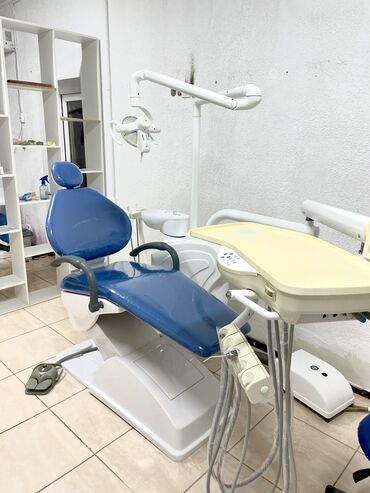 стоматологические стулья: Продаю стоматологическую установку Нижняя подача на 5 инструментов