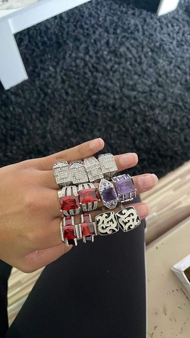 Prstenje: Cena 1300din — 1