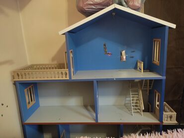 мобилный дом: Продаю 3 этажный домик игрушка для куколок. Делали сами. Он тяжёлый