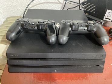 хбох оне с: Игровая консоль Sony PlayStation 4 Pro, представленная в черном цвете