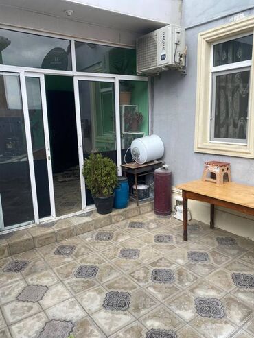Həyət evləri və villaların satışı: Binəqədi qəs. 3 otaqlı, 90 kv. m, Yeni təmirli