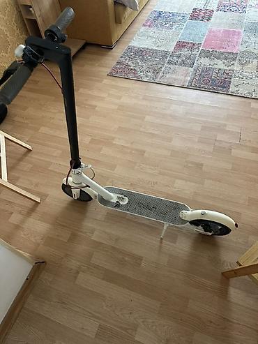 mi scooter: Elektrikli skuter
Xiaomi 
Adapteri yoxdur Təkəri dəyişməlidir — 1
