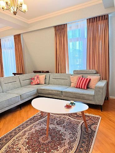 divanlarin temiri: İcarəyə verilir 5 otaqlı yeni tikili 212 m², Ağ şəhər q. Kateqoriya — 2