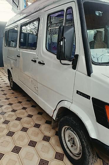 4777 nömrə: Mercedes-Benz 208D mikroavtobus - Kuzov: uzun və yüksək tavanlı, ağ — 3