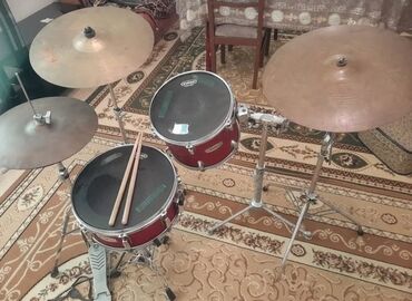 Qazanlar: Zərb aləti dəsti – kompak tərkib və klassik quruluş. Tərkib: - Snare