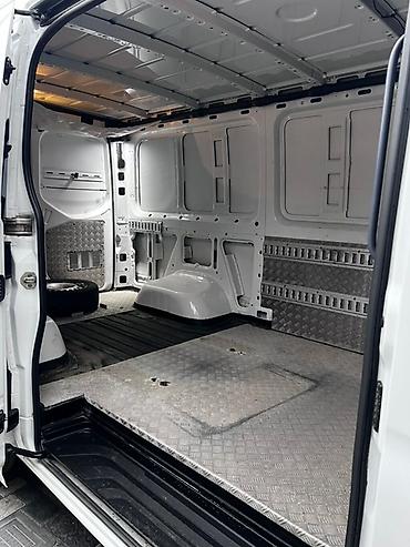 sprinter 2 2: Грузовой фургон Mercedes-Benz Sprinter белого цвета. Средний низкий — 9