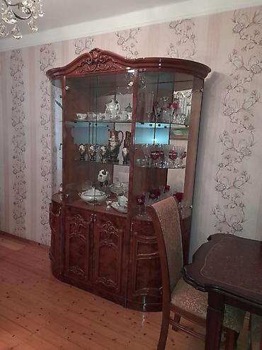 витрина шкаф: Klassik üslubda vitrinalı bufet - Material: keyfiyyətli ağac (cilalı — 1