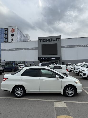 honda fit куплю: Honda Fit Aria: 2004 г., 1.5 л, Вариатор, Бензин, Седан