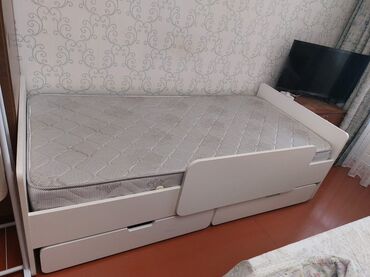 tek krafat: Oğlan və qız üçün, Çarpayı, Bazasız, Matras ilə, Siyirməli
