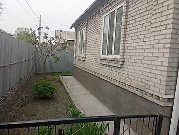 Продажа коттеджей и домов: Продается частный дом с большим благоустроенным двором времянка тапчан — 2