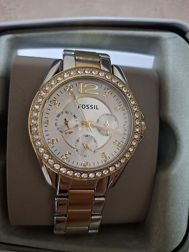biseri nakit: FOSSIL ženski hronografski sat – dvo-bojni (srebrno‑zlatni) - Kućište — 1
