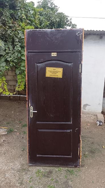 ağac çiyələyi: Qapı dəsti – qutu və üst fənərliklə - Material: taxta əsaslı — 2